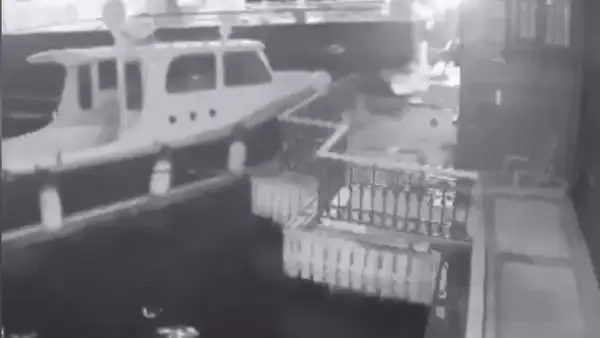 Derin Mermerci sosyal medya hesabından paylaştı: Üsküdar'da yolcu vapuru yalıya çarptı