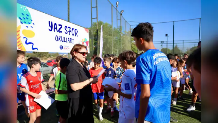Didim'de Yaz Spor Okulları'na katılan çocuklar sertifikalarını aldı
