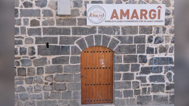 Diyarbakır'da Amargî Kültür ve sanat Derneğine baskın: Yönetimden habersiz aramaya suç duyurusu - Evrensel