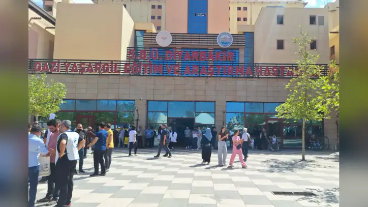 DEM Parti'li Çelenk, Diyarbakır'ın sağlık sorunlarını Meclis'e taşıdı: ‘Muayene süreleri 5 dakikanın altında’ - Evrensel