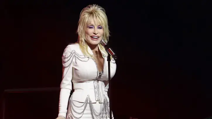 Celebrities react to country superstar Dolly Parton's death