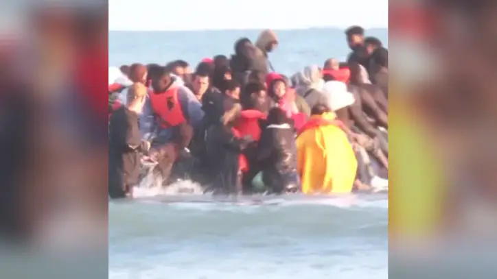 Dozens left behind on French beach after failed Channel crossing