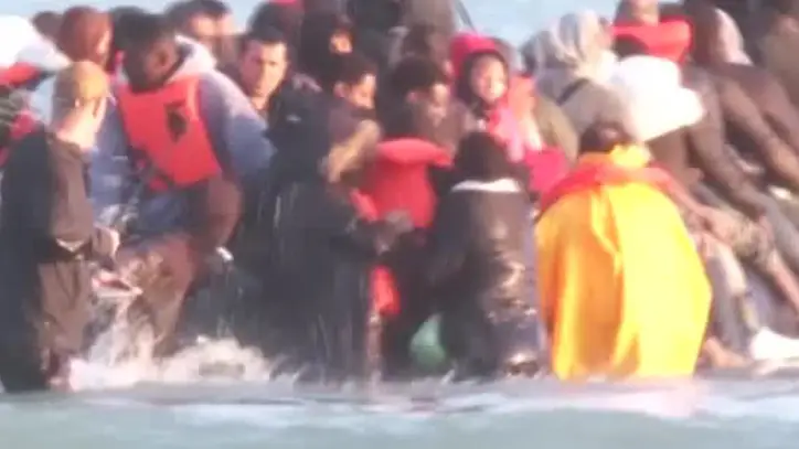 Dozens left behind on French beach after failed Channel crossing