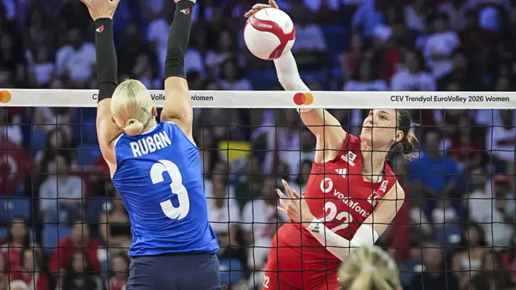 SON DAKİKA | Filenin Sultanları, Avrupa Şampiyonası'nda çeyrek finale çıktı! Dünya voleybol sıralaması yenilendi