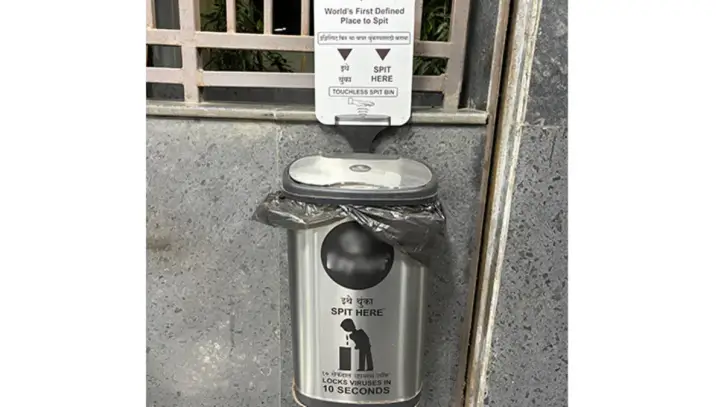 Dünyada bir ilk! Metro istasyonlarına tükürme noktaları yerleştirdiler: Sosyal medya ikiye bölündü