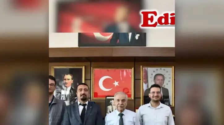 Edirne Gazetesi, Instagram: "Keşan Sağlık Müdürü Hakan Çetin ve İlçe Sağlık Müdürlüğü personelleri Meme Kanseri Farkındalık Ayı kapsamında Keşan Belediye Başkanı Mehmet Özcan'ı ziyaret etti.
Belediyeden yapılan açıklamaya göre, ziyarette meme kanserinde erken teşhisin önemi, toplumda farkındalığın artırılması ve düzenli kanser taramalarının yaygınlaştırılması konusunda değerlendirmelerde bulunuldu.
Kanser Erken Teşhis, Tarama ve Eğitim Merkezi hizmetleri hakkında sunum yapılan ziyarette belediye ve Sağlık Müdürlüğünün iş birliği içinde çalışacağı kaydedildi."