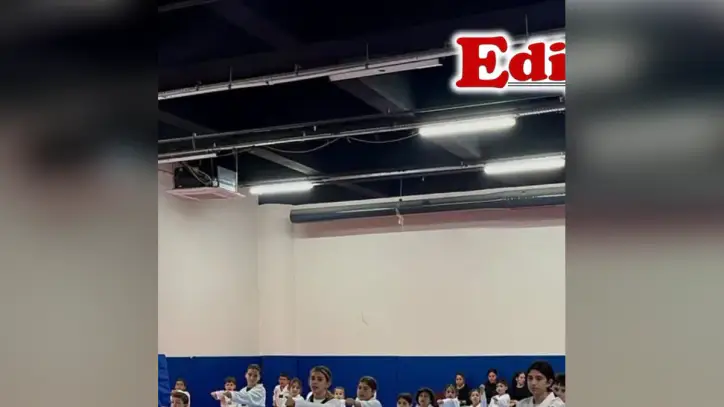 Edirne Gazetesi, Instagram: "Kuşak sınavı yapıldı
Edirne'de tekvando kuşak sınavı gerçekleştirildi.
Gençlik ve Spor İl Müdürlüğünden yapılan açıklamaya göre, tekvando branşı kuşak sınavı, Edirne Spor Salonu’nda gerçekleştirildi.
Sınavı geçen sporcular üst kuşağa geçmeye hak kazandı."