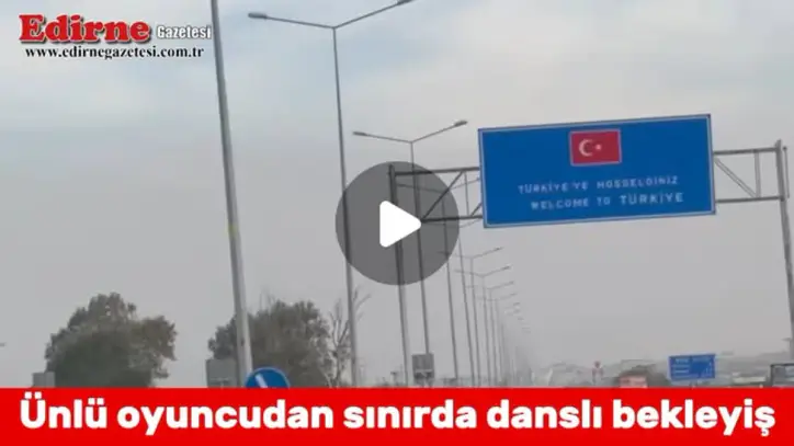 Edirne Gazetesi, Instagram: "Ünlü oyuncu Melis Sezen, Yunanistan’daki tatilini tamamlayarak karayoluyla Türkiye’ye dönmek üzere İpsala Sınır Kapısı’na geldi. Yunanistan gümrüğünde yaşanan yoğunluk nedeniyle sıra bekleyen Sezen, bekleyiş sırasında yürüyüş yaparak dans etti. Ünlü oyuncu, o anları sosyal medya hesabından paylaştı.
Yunanistan tatilinin ardından Türkiye’ye dönüş yoluna çıkan Melis Sezen, İpsala Sınır Kapısı’ndan geçiş yapmadan önce Yunanistan gümrüğündeki yoğunluk nedeniyle bir süre beklemek zorunda kaldı.
Sıra beklediği sırada yürüyüş yapan ve dans ettiği görülen Sezen, o anları sosyal medya hesabından takipçileriyle paylaştı.
Dans ettiği videonun altına “Türkiye’ye adım adım” notunu yazan ünlü oyuncunun paylaşımı, Türkiye’ye dönüş yolculuğundan bir kesiti yansıttı."