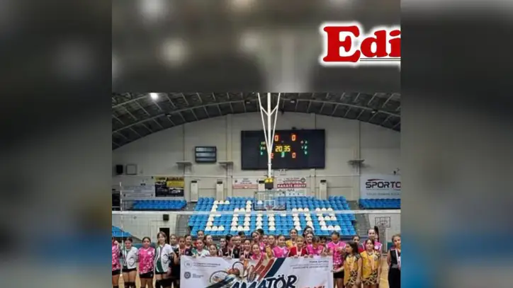 Edirne Gazetesi on Instagram: "Minikler Voleybol Turnuvası Sona Erdi
Amatör Spor Haftası etkinlikleri kapsamında Edirne Gençlik ve Spor İl Müdürlüğü tarafından düzenlenen Minikler Voleybol Turnuvası sona erdi.
Heyecan dolu final müsabakalarıyla tamamlanan turnuvada minik sporcular, mücadeleleriyle izleyenlere keyifli anlar yaşattı.
Turnuvaya katılan tüm kulüpler, sporcular ve antrenörler tebrik edildi."