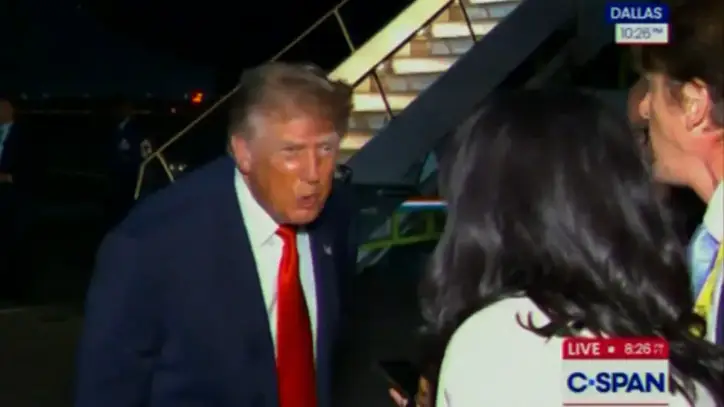 Ekonomi sorusu Trump’ı çileden çıkardı: Dallas dönüşü muhabiri azarladı