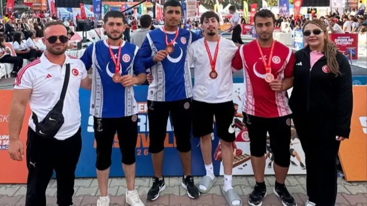 Elazığlı Güreşçiler İstanbul’dan Madalyalarla Döndü