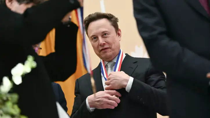 Elon Musk pledges to give a share of his SpaceX company to 'every kid in America'