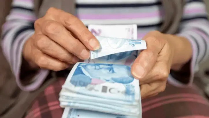 EMEKLİ ZAMMI SON DAKİKA! Taban aylık için hesaplar sil baştan: İşte OVP sonrası masadaki 4 rakam