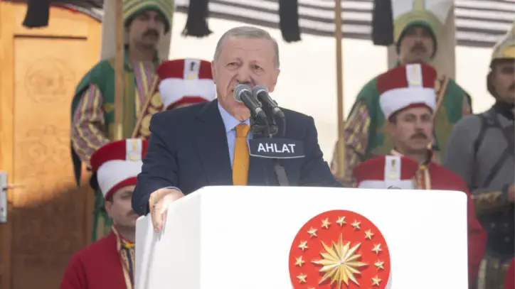 Erdoğan: Türkiye'yi çok daha güçlü yarınlara taşıyacağız