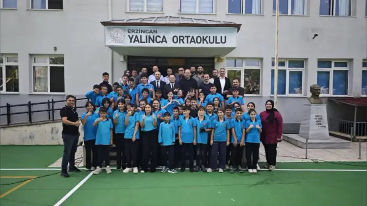 ERZİNCAN BİLİM VE SANAT MERKEZİNDEN YALINCA ORTAOKULUNA YAPAY ZEKÂ VE TEKNOLOJİ ATÖLYELERİ