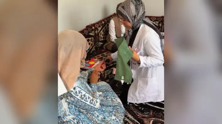 Erzurum'un 'Can Ebeleri' sağlık hizmetini ayağa taşıyor: Kapı kapı gezerek anne ve anne adaylarına dokunuyor