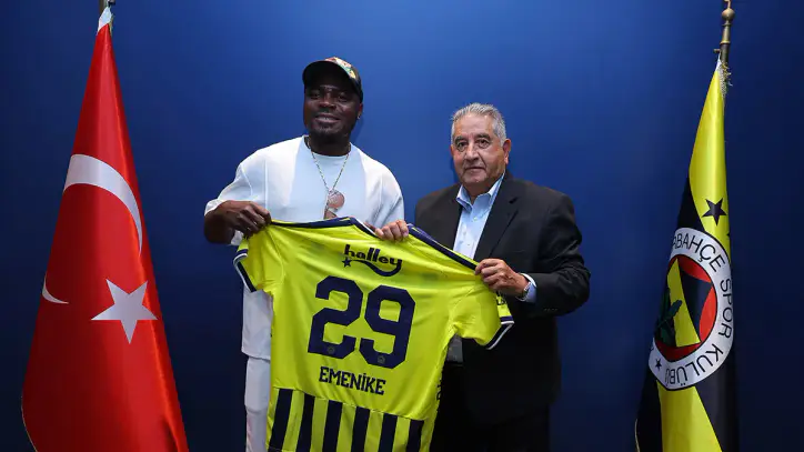 Eski futbolcumuz Emmanuel Emenike, kulübümüzü ziyaret etti - Fenerbahçe SK