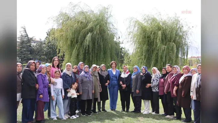 Eskişehir Büyükşehir Belediye Başkanı Ünlüce, Sakarıkaracaörenli kadınları ağırladı
