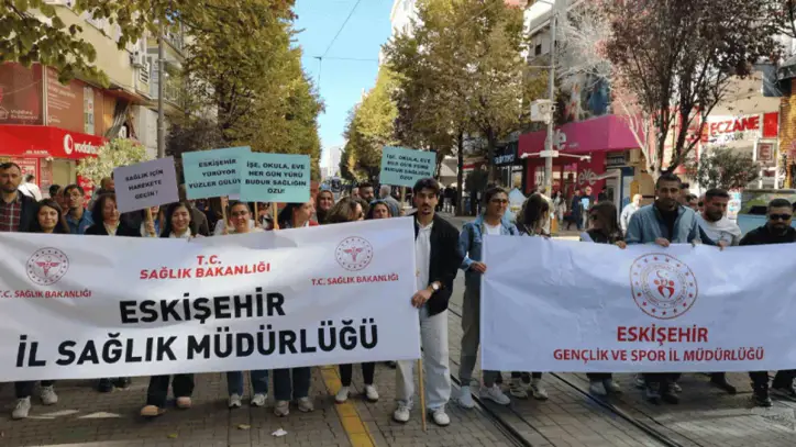 Eskişehir’de Dünya Yürüyüş Günü’nde sağlık için yürüdüler!