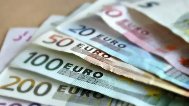 Euro dolar karşısında üç ayın en düşük seviyesinde