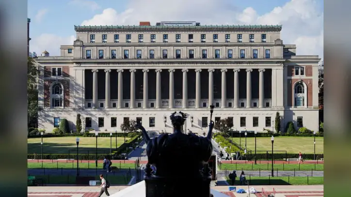 Exclusive-Trump Visa Policies Weigh on Columbia Journalism Program as Admissions Pause