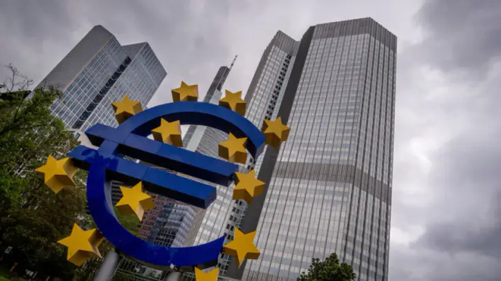 Faiz artıran Avrupa Merkez Bankası, enflasyon projeksiyonunu yükseltti