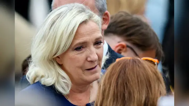 Far-Right Le Pen and Hard-Left Melenchon Seen Reaching French Presidential Run-Off, Poll Shows