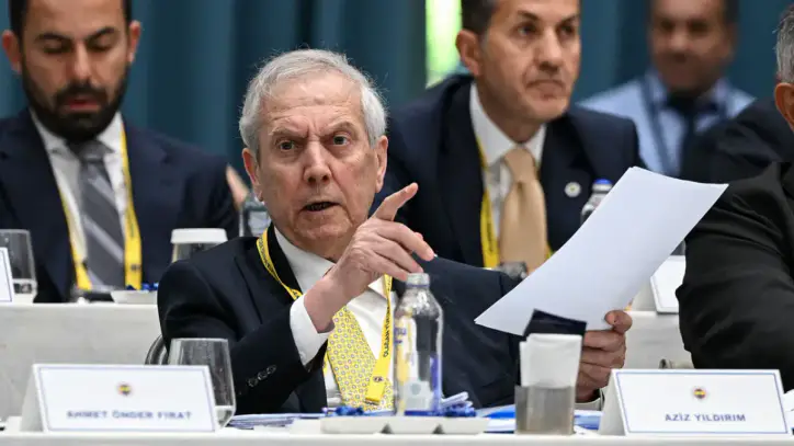 Fenerbahçe Genel Kurul Toplantısı'nda gerginlik: 'Parayı yemişsiniz'