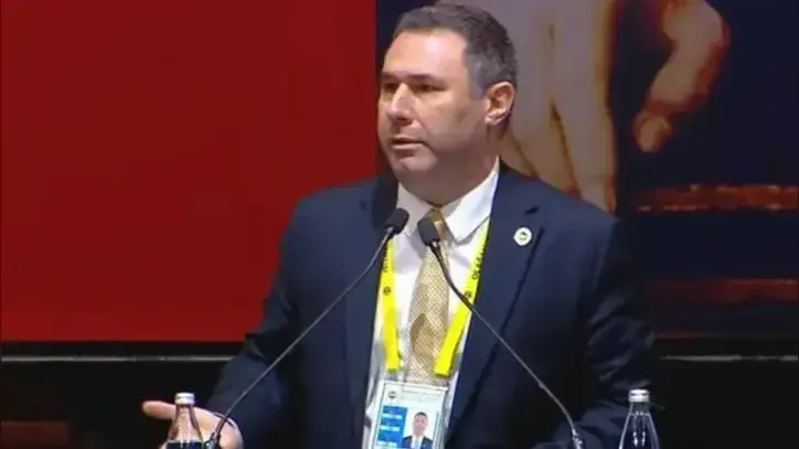Fenerbahçe Genel Kurulu'nda sinirler gerildi! 'Haddini bil'