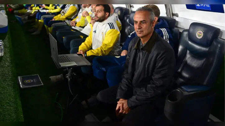 Fenerbahçe taraftarından İsmail Kartal'a istifa çağrısı!