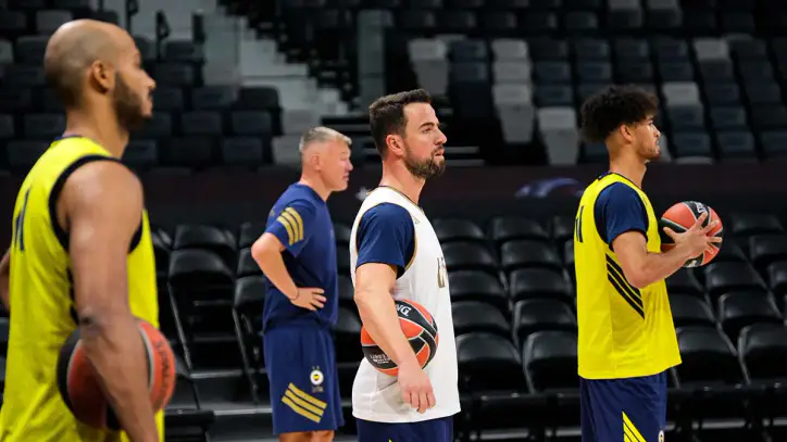 Fenerbahçe Tarfin, Abu Dhabi’deki ilk antrenmanını yaptı - Fenerbahçe SK