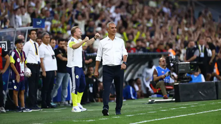 Fenerbahçe’de şok ayrılık! Yıldız oyuncu kararını yönetime bildirdi…