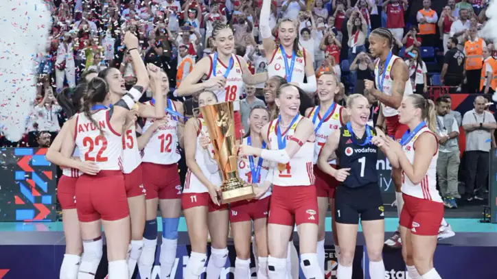 Filenin Sultanları Avrupa şampiyonu: Türkiye 3-2 İtalya