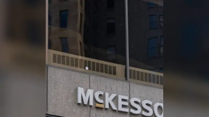 Fortune Türkiye, Instagram: "1995 yılından bu yana listede yer alan sağlık devi McKesson büyük bir başarıya imza atıyor. Şirket, gösterdiği performansla Fortune Global 500 listesinde 7. sıraya tırmanıyor. Bu yükselişle birlikte McKesson, dünyanın en büyük şirketleri arasında ilk 10 içerisindeki yerini alıyor. Sağlık sektörü genel olarak Global 500 listesinin ana sütunlarından biri olmayı sürdürüyor. #Fortune500 #McKesson"