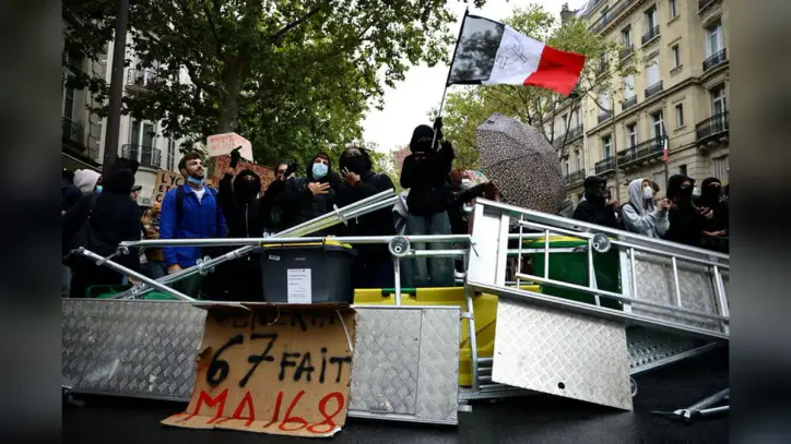 France Suspends Use of Stun Grenades to Police Student Protests