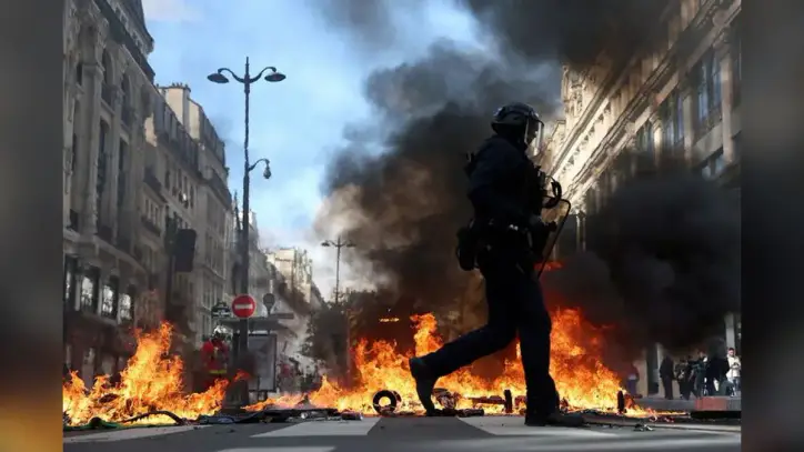 Mass Protests in France Spiral Into Worst Riots in Years