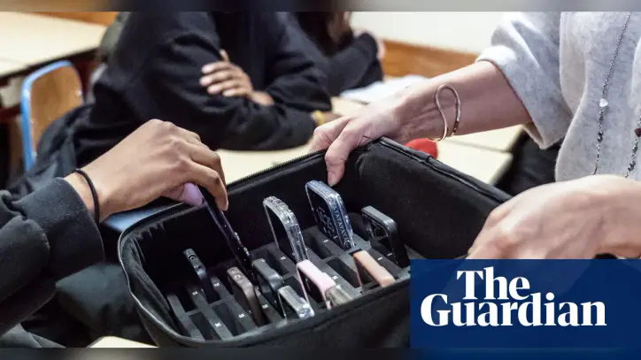 French high schools rush to put Macron’s phone ban into force