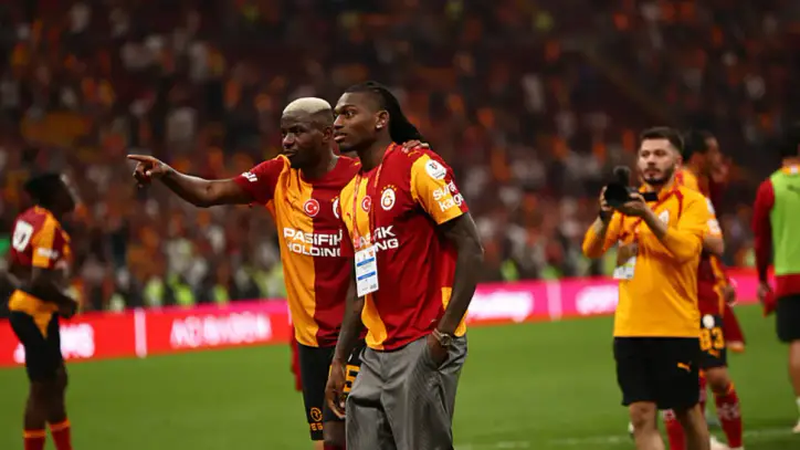 Galatasaray’da maç sonu üçlüsü Rafael Leao’dan! İşte o anlar
