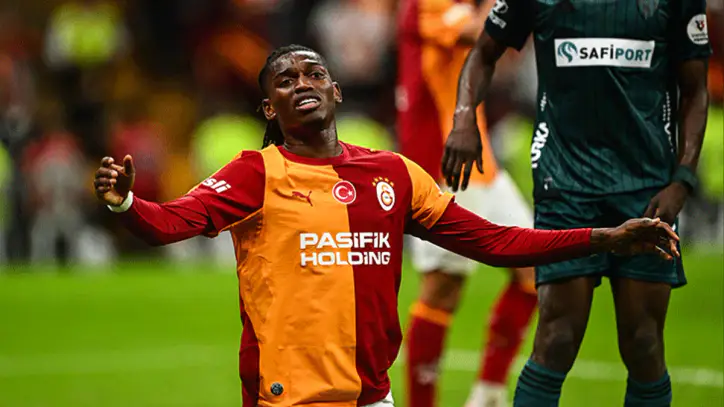 Galatasaray'da Okan Buruk'tan Leao ile özel görüşme!