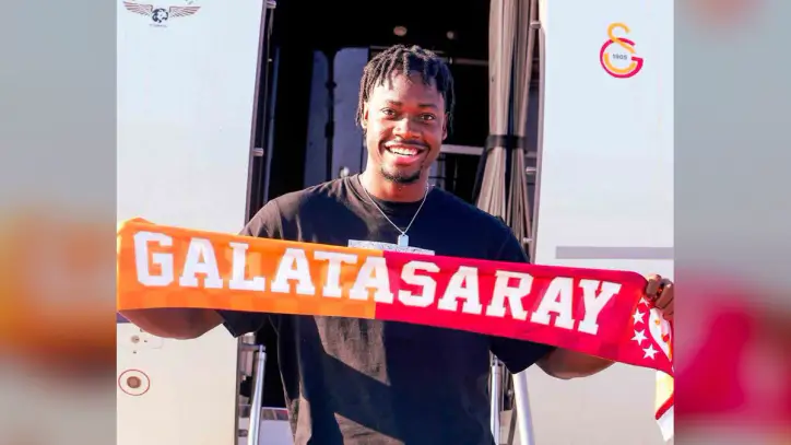 Galatasaray'ın transferi Bitshiabu İstanbul'a geldi: 21 yaşındaki Fransız stoper sağlık kontrolünden geçip imza atacak
