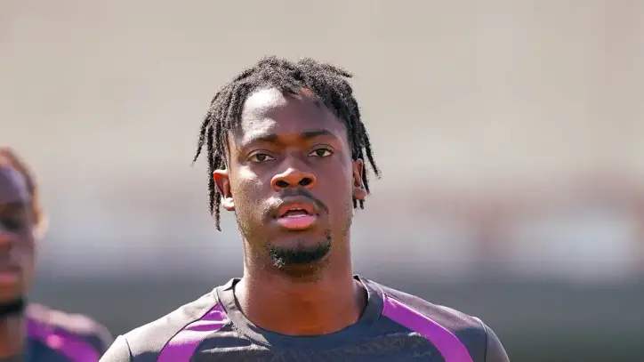 Galatasaray'ın yeni transferi Bitshiabu, ilk antrenmanına çıktı - Son Dakika Futbol Haberi