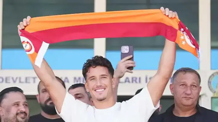 Galatasaray'ın yeni transferi Deniz Gül, İstanbul'da - Fanatik Spor Haberleri - Video