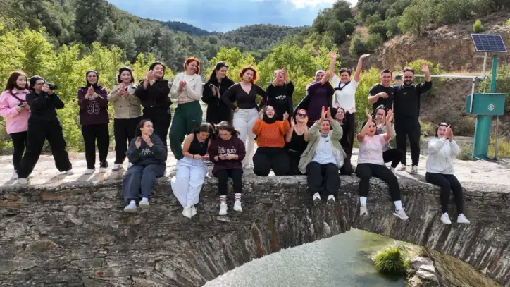 Gençler spor yaparken Gördes’in tarihini de keşfetti