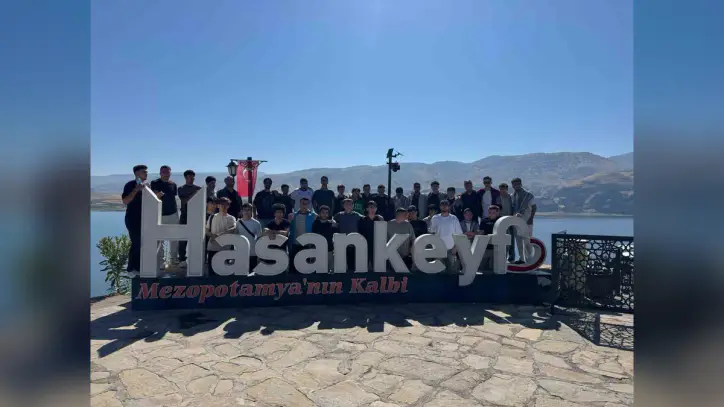 Batman'da Gençlik ve Spor Bakanlığı kampında gençler Hasankeyf'i keşfetti