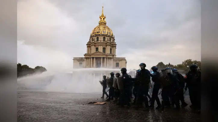 Greta Thunberg Joins French Teens on New Day of School Protests
