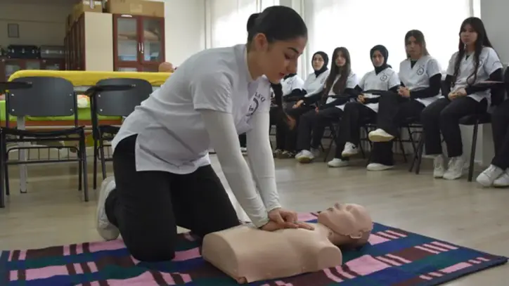 Gümüşhane'de sağlık lisesi öğrencileri uygulamalı eğitimle mesleğe hazırlanıyor - Gümüşhane Haber - Habertürk Yerel Haberler