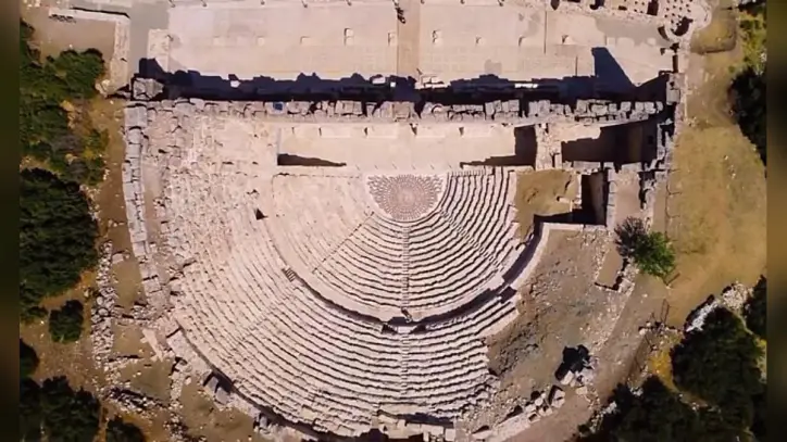 Hadrianus heykeli yeniden ayağa kaldırıldı