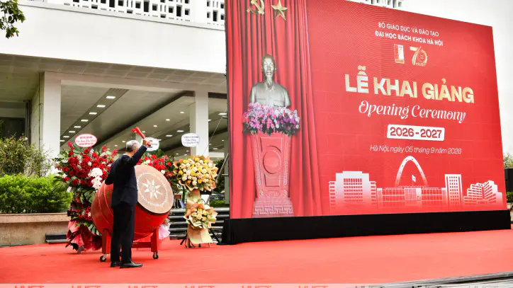 Hanoi Bilim ve Teknoloji Üniversitesi, 2026-2027 akademik yılının başlangıcını işaret eden K71 kohortundan yaklaşık 10.000 yeni öğrenciyi ağırladı.