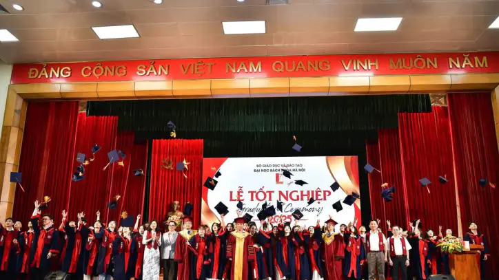 Hanoi Bilim ve Teknoloji Üniversitesi: Mezun olan 3.425 öğrencinin yaklaşık %46'sı mükemmel veya üstün notlar elde etti.