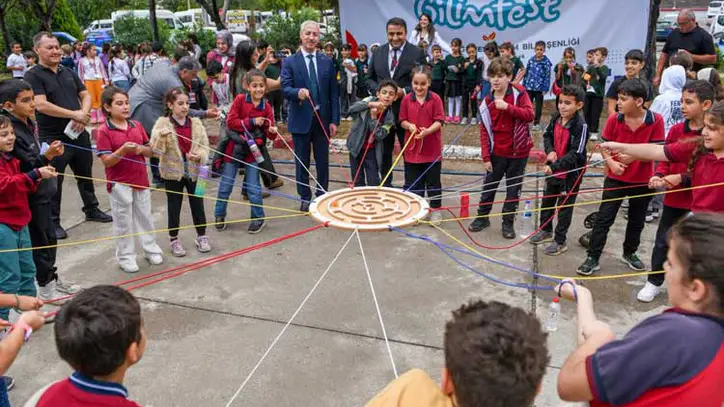 Hatay’da ‘Topraktan Göğe Yeşil STEM’ Bilim Şenliği